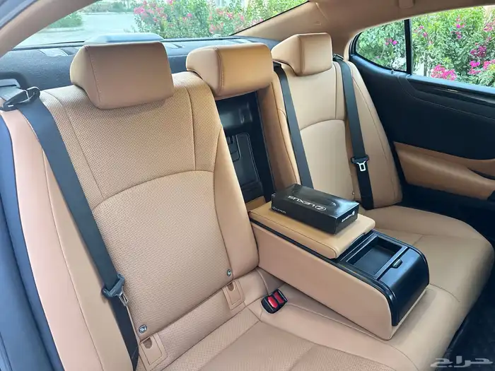 لكزس ES 350 2023 ممشى قليل بحالة الوكالة 27