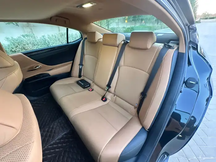 لكزس ES 350 2023 ممشى قليل بحالة الوكالة 34