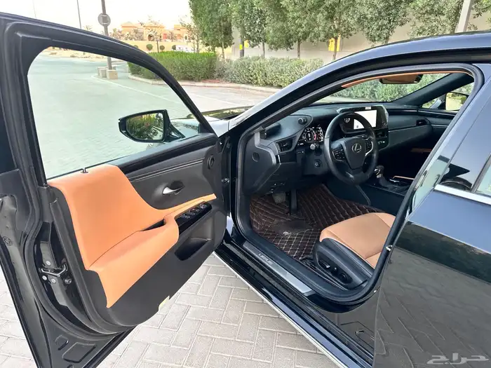 لكزس ES 350 2023 ممشى قليل بحالة الوكالة 81