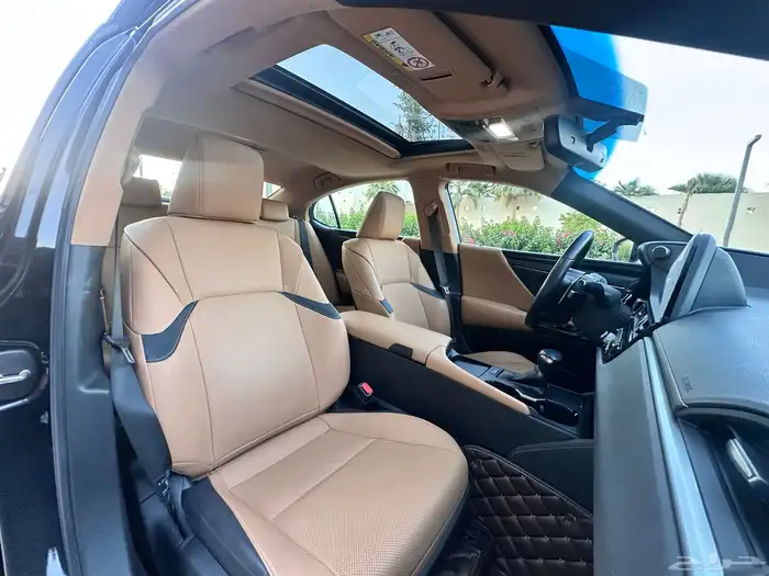 لكزس ES 350 2023 ممشى قليل بحالة الوكالة 22