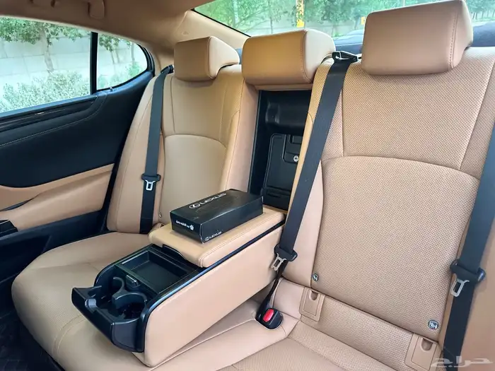 لكزس ES 350 2023 ممشى قليل بحالة الوكالة 36