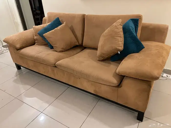 كنبة جلد مخمل ( بيعه مستعجله) 1