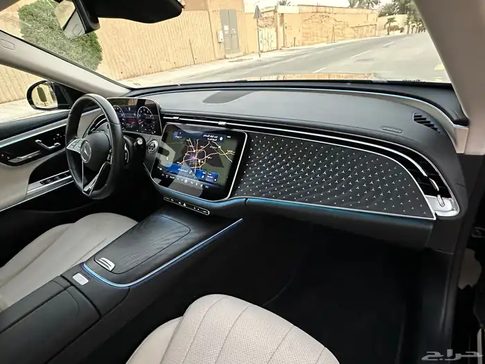 مرسيدس E200 بحاله الوكاله داخل ابيض 2024 19