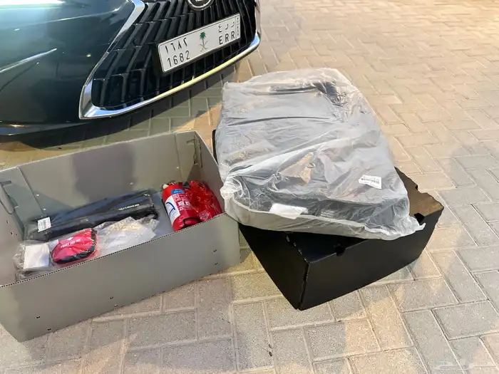 لكزس ES 350 2023 ممشى قليل بحالة الوكالة 74