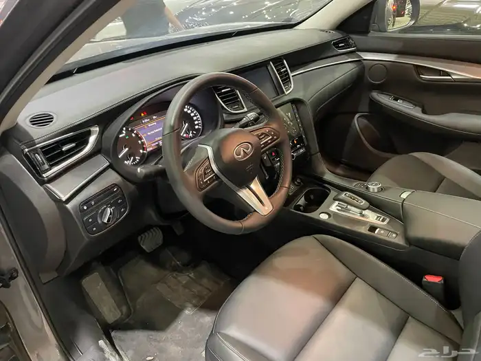 انفنتي كيو QX50 فتحه سقف سعودي(بنزين)2.0L 10
