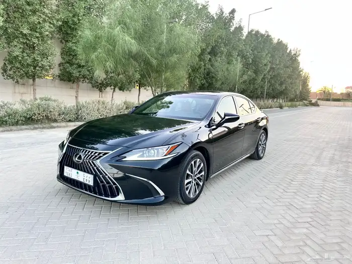 لكزس ES 350 2023 ممشى قليل بحالة الوكالة 9