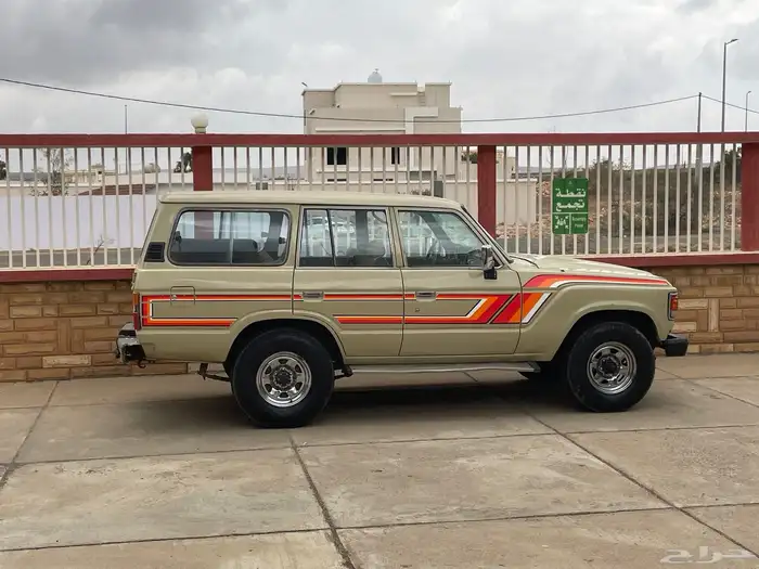 لاند كلوزر 86 مرشوش على نضافه على السوم 10