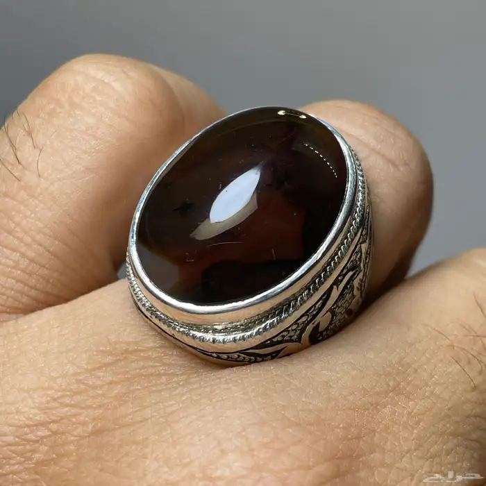 خاتم فضة بصياغة فاخرة بحجر عقيق يماني مصور ((تم البيع )) 0