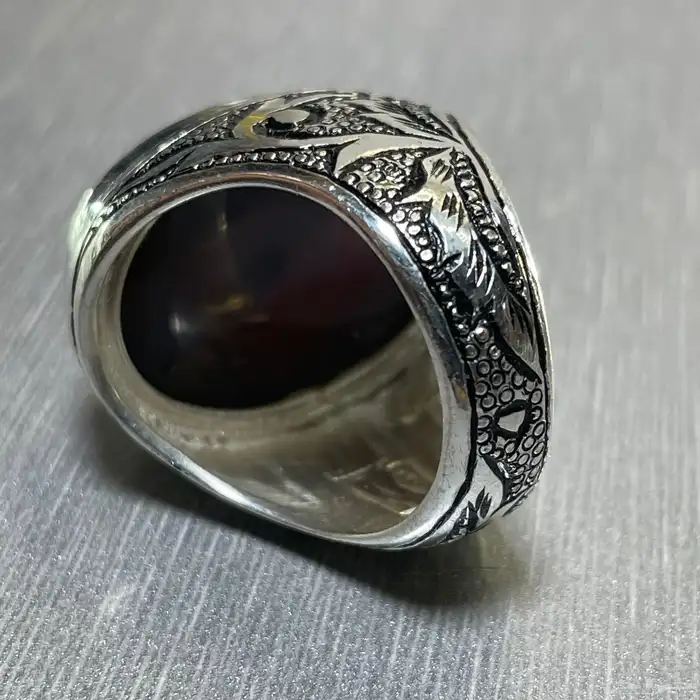 خاتم فضة بصياغة فاخرة بحجر عقيق يماني مصور ((تم البيع )) 4