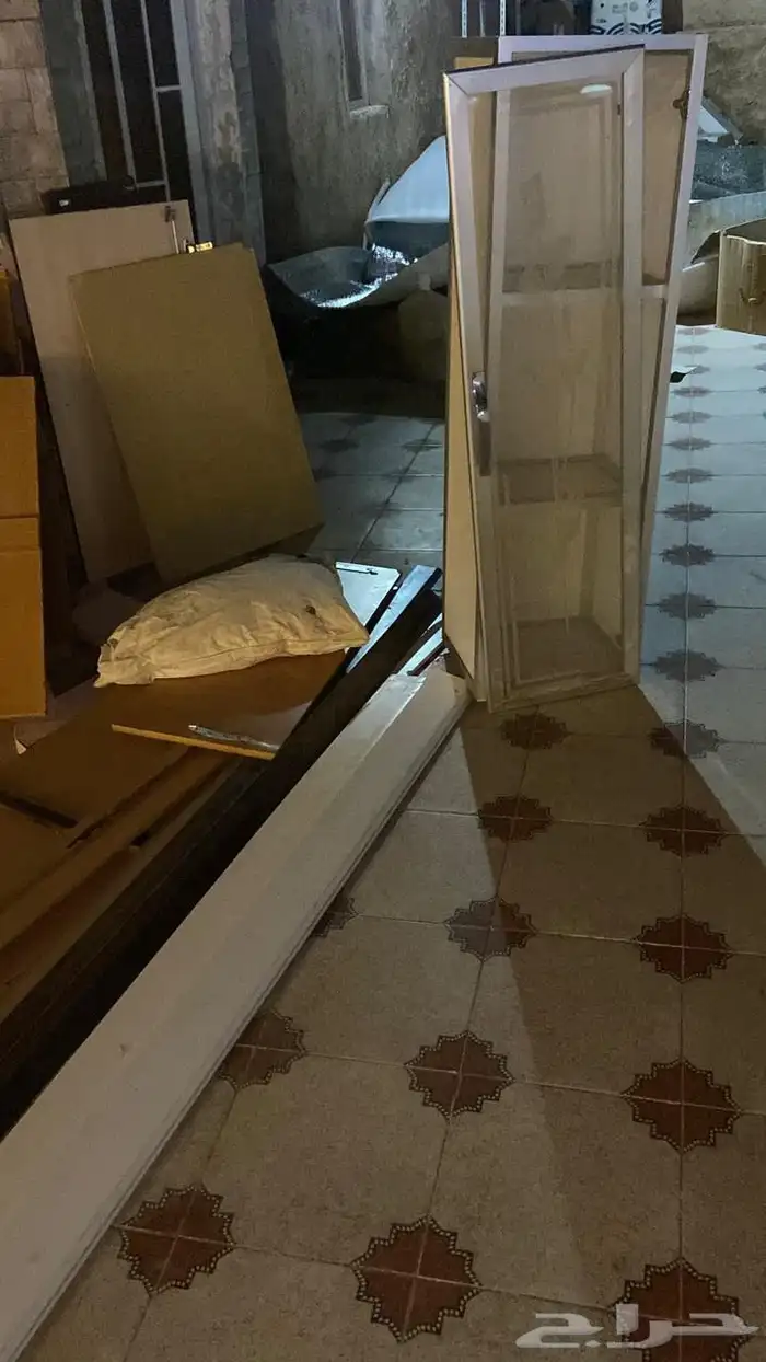 خشب دواليب  واثاث زايد لمن يريده 1