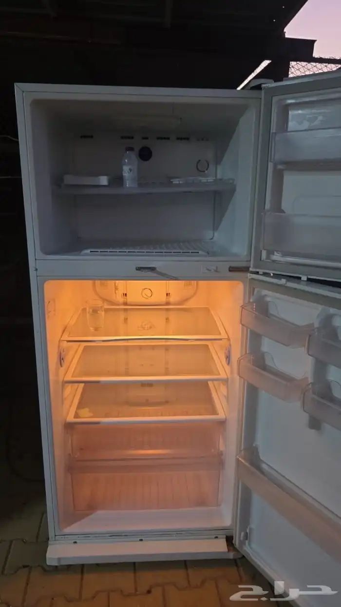 ثلاث ثلاجات مواصفاتها بالعرض 5