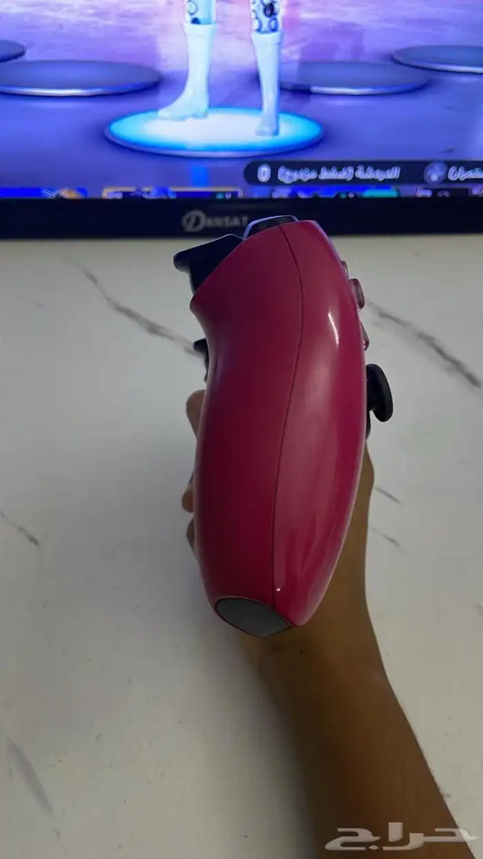 للبيع يده جديده شرط ماتشكي من شي كل ازراره سليمه حتى المايك 3