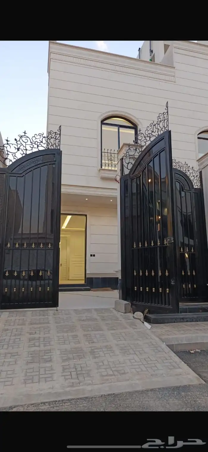 دور ارضي للبيع حي الجنادريه 15