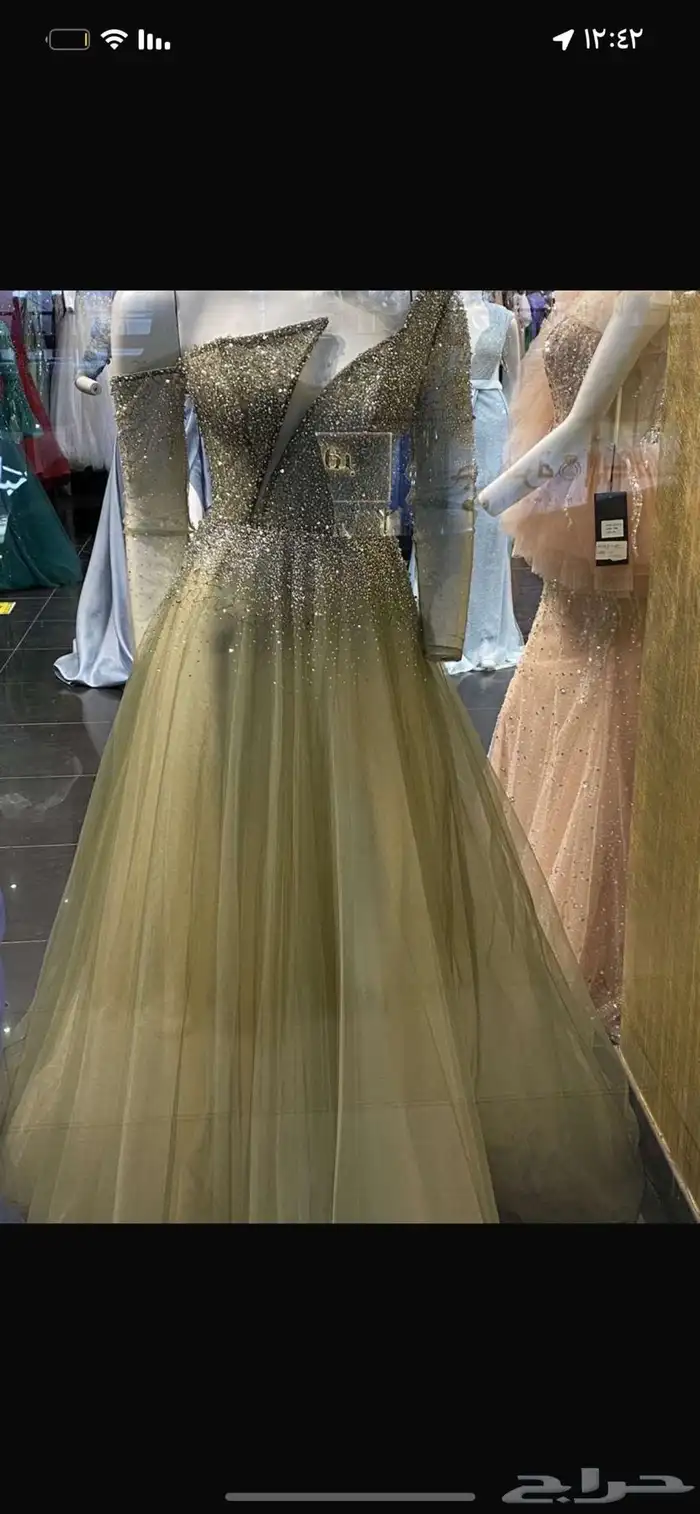 فساتين جديده استعمال قليل ونضيفه مافيها اي عيوب على السوم 0