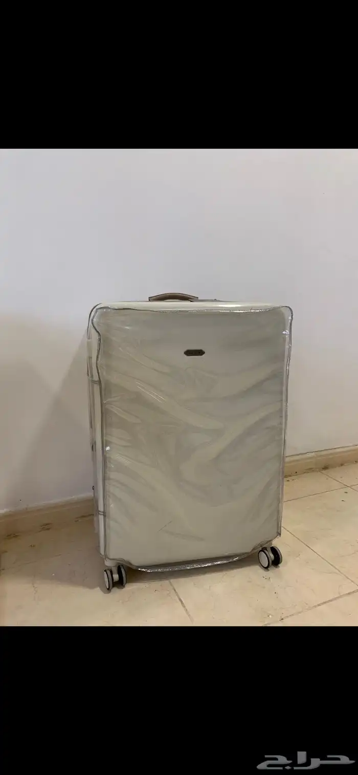 طقم حقائب سفر من الصنات 0