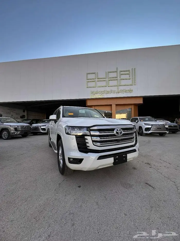 تويوتا لاند كرورز GXR 2 موديل 2025 9