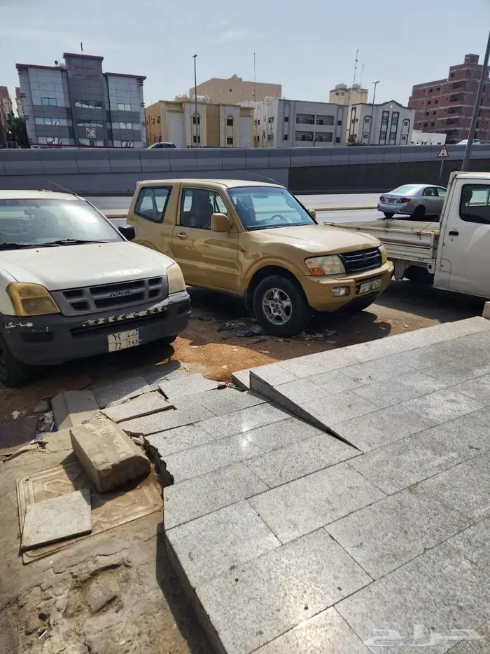 جيب ميتسوبيشي باجيرو 2002 باب و1حد للبيع 0