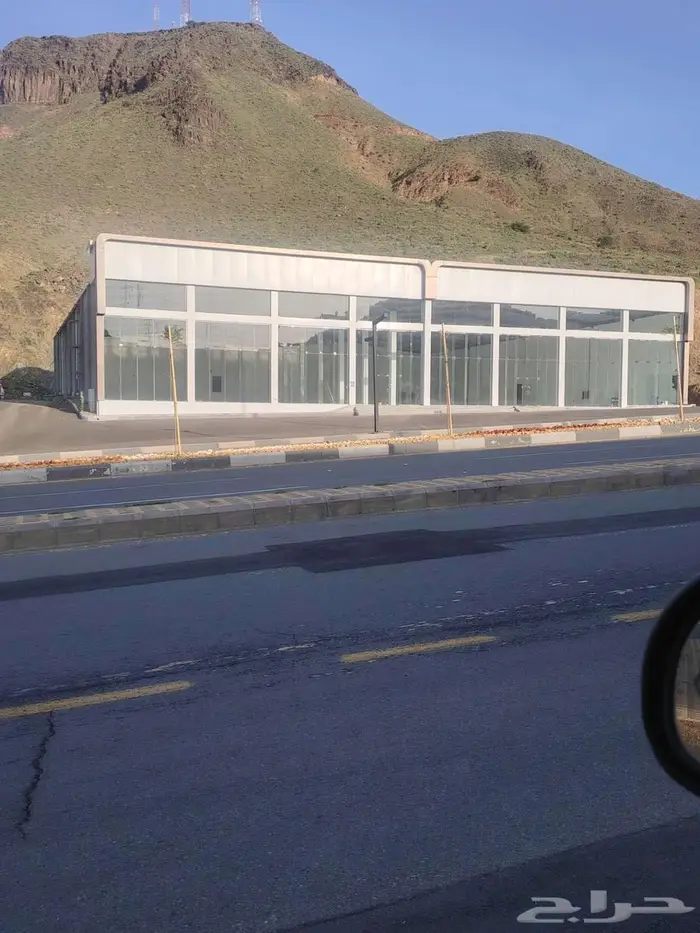 محلات تجارية (صاله) للايجار في ظهران الجنوب على الشارع العام 3