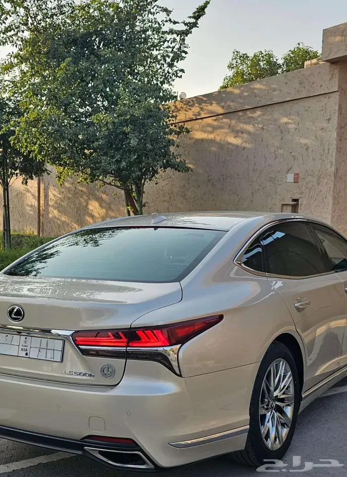 للبيع لكزس 350 LS موديل 2018 4