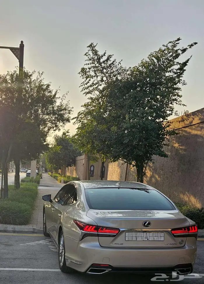 للبيع لكزس 350 LS موديل 2018 5