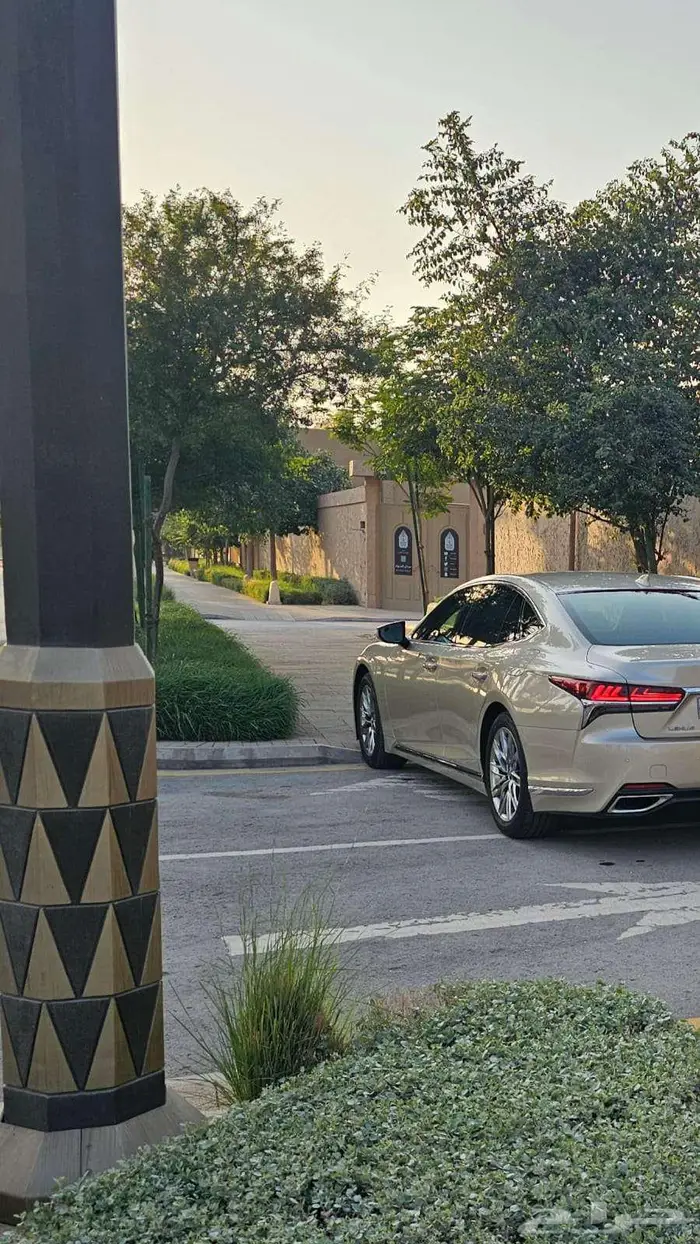 للبيع لكزس 350 LS موديل 2018 6