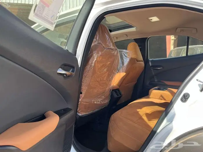 لكزس UX200 2022 اصفار 6