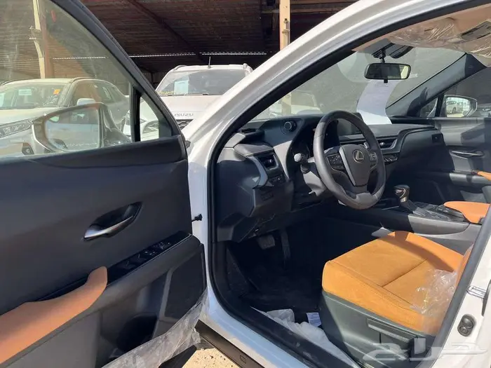 لكزس UX200 2022 اصفار 4