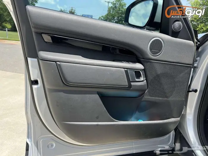 2023 لاند روفر ديسكفري S 8