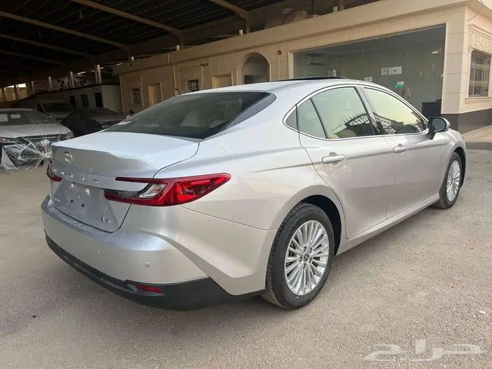 تويوتا كامري E PLUS هايبرد 2025 سعودي 3