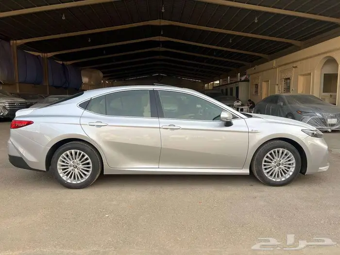 تويوتا كامري E PLUS هايبرد 2025 سعودي 2