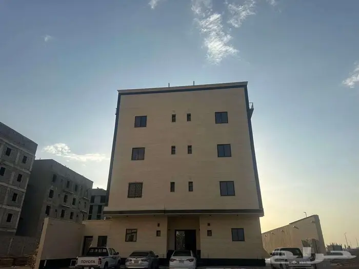 عمارة للبيع اربعة ادوار في مخطط الطارق 0
