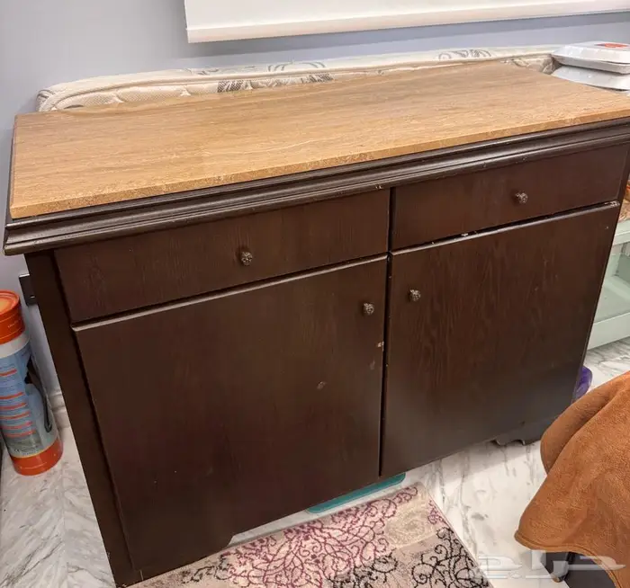 طاولة خشب مع سطح رخامي للبيع 0