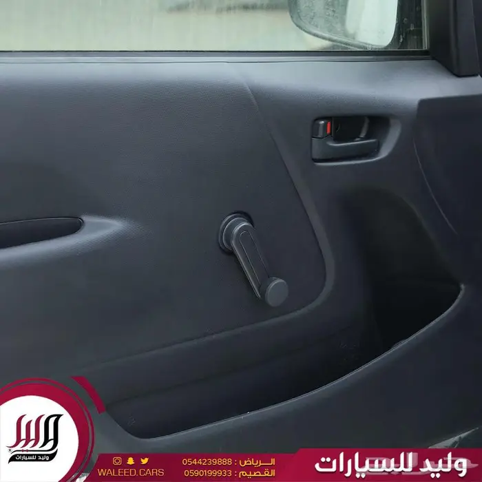 تويوتا هايس فان بضاعه بنزين سقف منخفض 2025 9