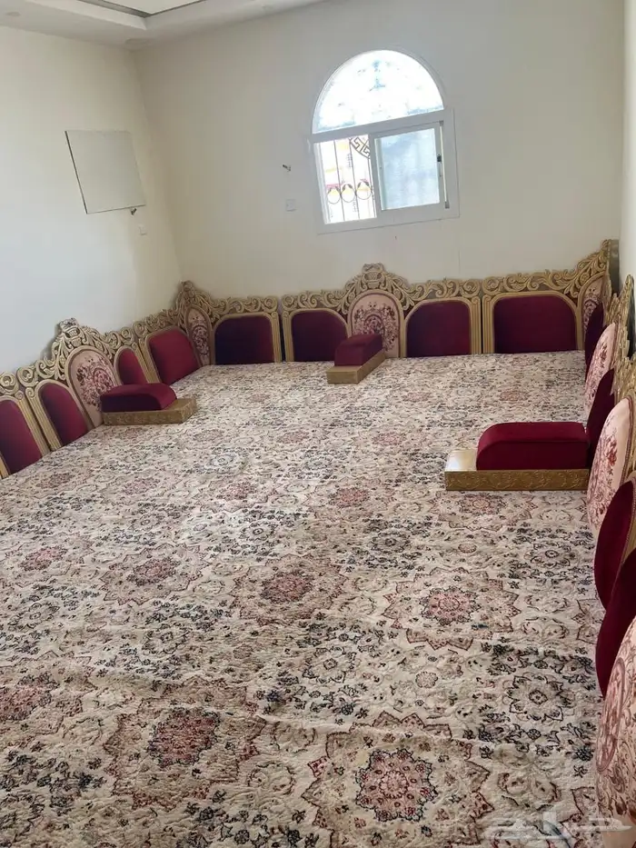 مجلس نظيف للبيع 900 نظيف جدا على الشرط والفرشه نظيفه 3