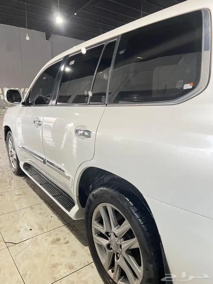جيب لكزس LX570 موديل 2013 DD فل كامل 1