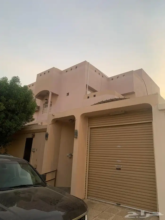 فيلا مع شقة في حي الاندلس للبيع 1