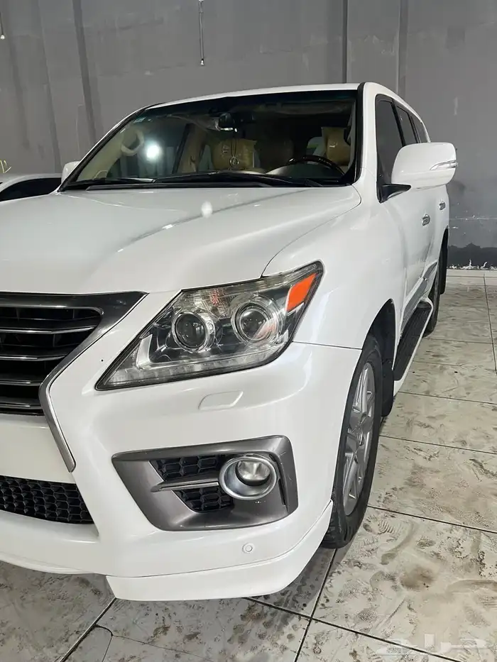 جيب لكزس LX570 موديل 2013 DD فل كامل 9