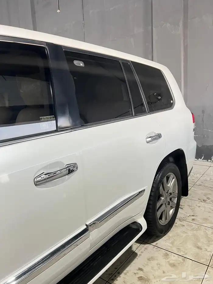 جيب لكزس LX570 موديل 2013 DD فل كامل 2