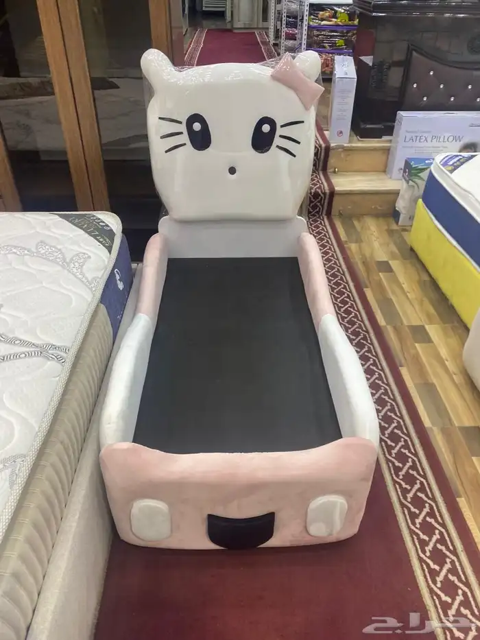 سرير أطفال صغير في غرفة نوم أطفال تفصيل 11