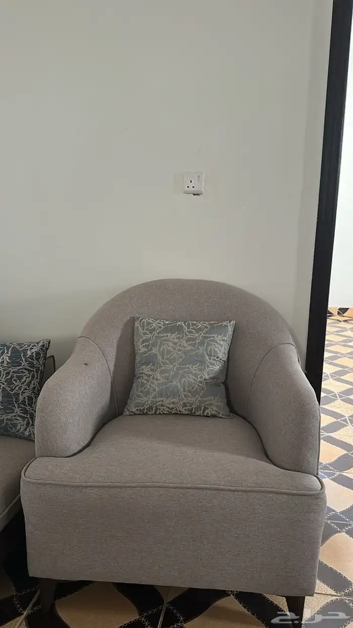 كنب للبيع شبه جديد مع ستاره طويله للارض 2