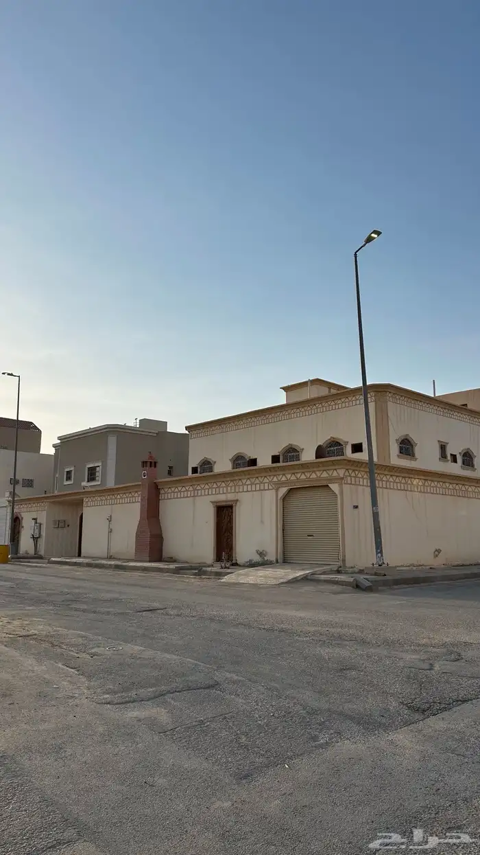 للبيع عماره دور و ثلاث شقق في الخرج حي الهدا 0