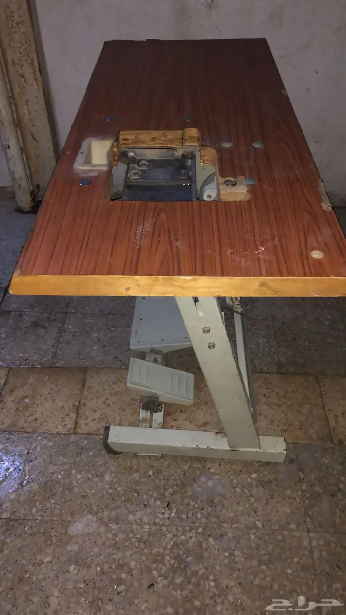 طاولة مكينة الخياطه مع الدينمو نطيف مره 1
