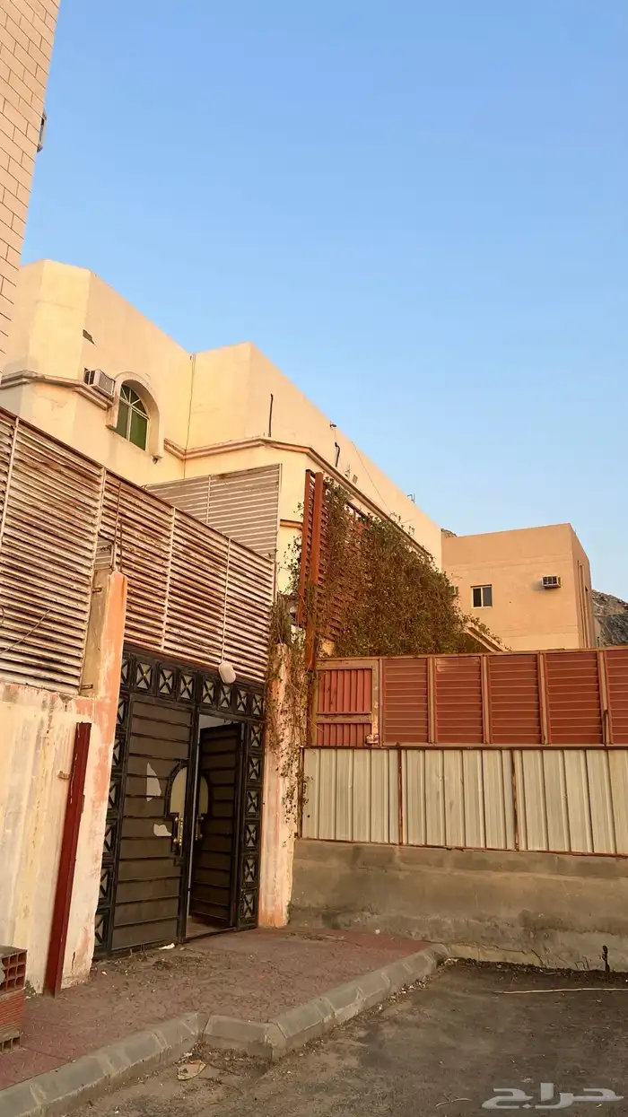 عمارة في العوالي للبيع مساحة 900 على واجهتين 0