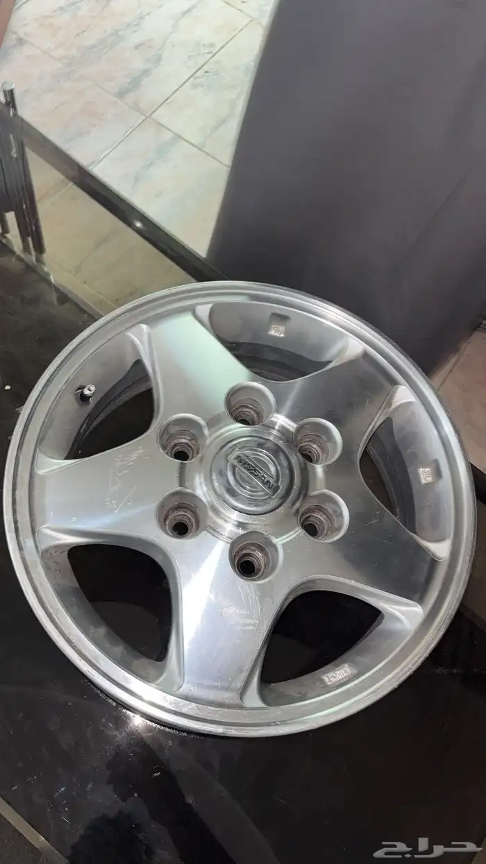 مافيها خدوش في الوسط مافي الا لي الاطراف و خفيفه2016 1