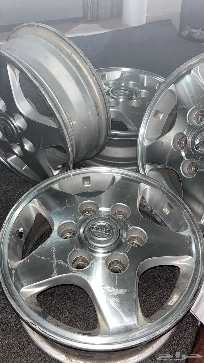 مافيها خدوش في الوسط مافي الا لي الاطراف و خفيفه2016 4