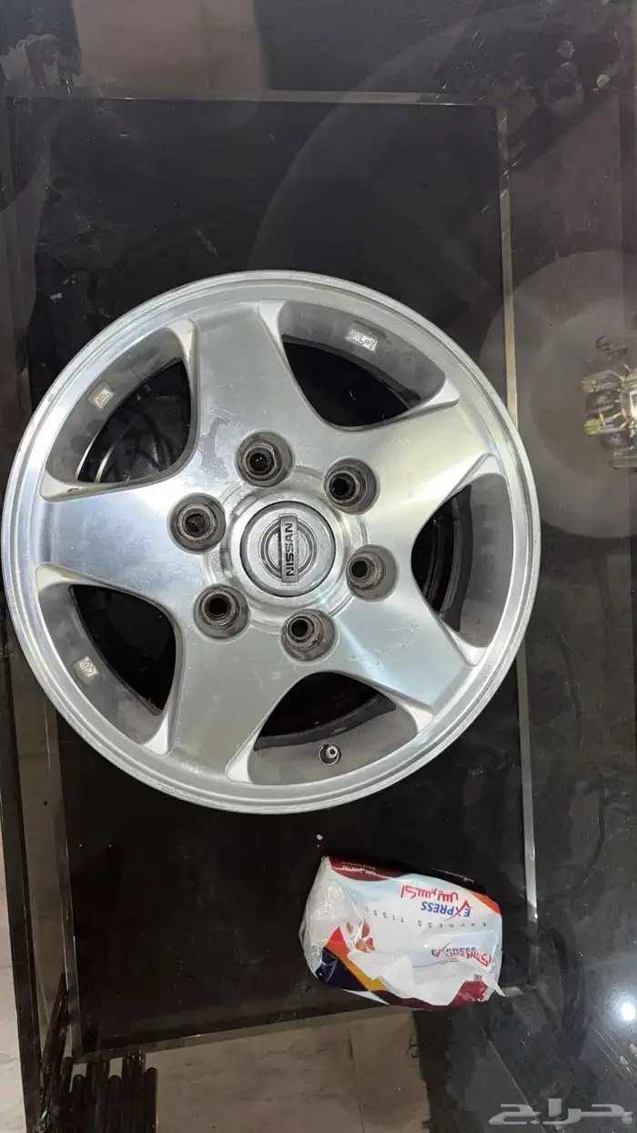 مافيها خدوش في الوسط مافي الا لي الاطراف و خفيفه2016 3