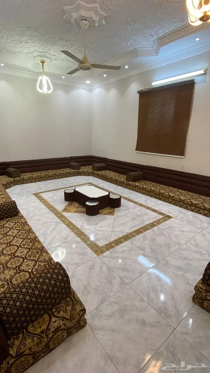 مجلس 6 4 مع ستارتين رول مع 5 طاولات خدمة نضيف جداا 0