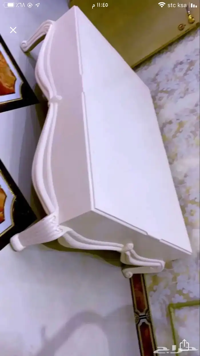 طاوله خشب تفصيل اللون بيج استخدام جدا قليل شبه جديده 0