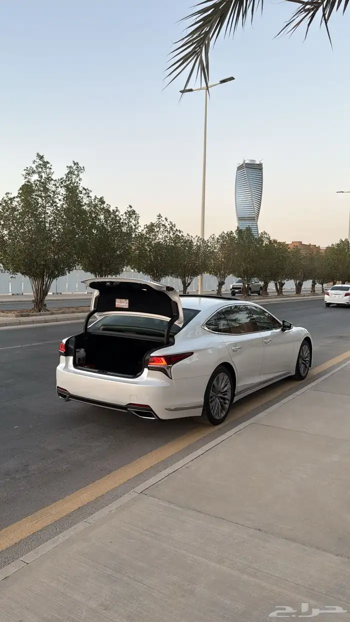 لكزس بنزين 1