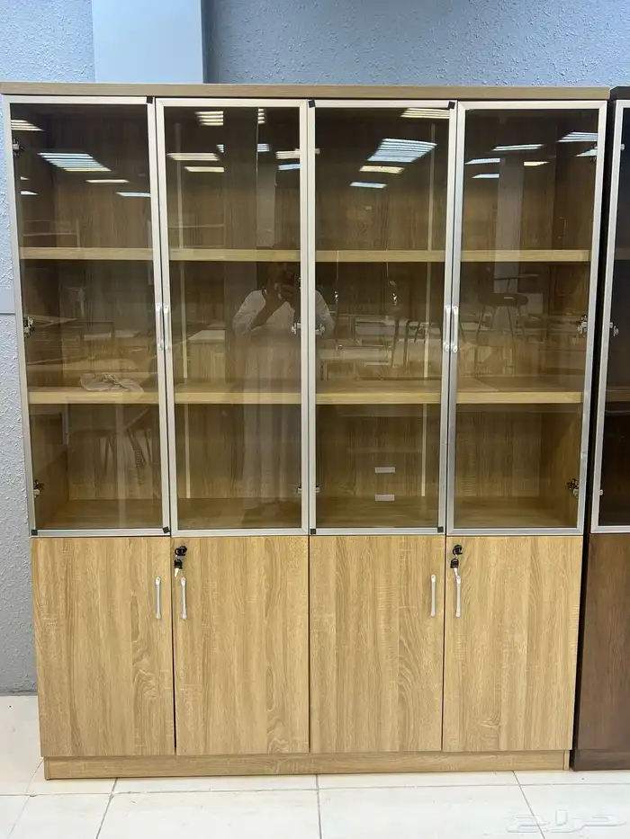 دولاب تخزين مكتبي خشبي بأبواب زجاجية وقفل 34